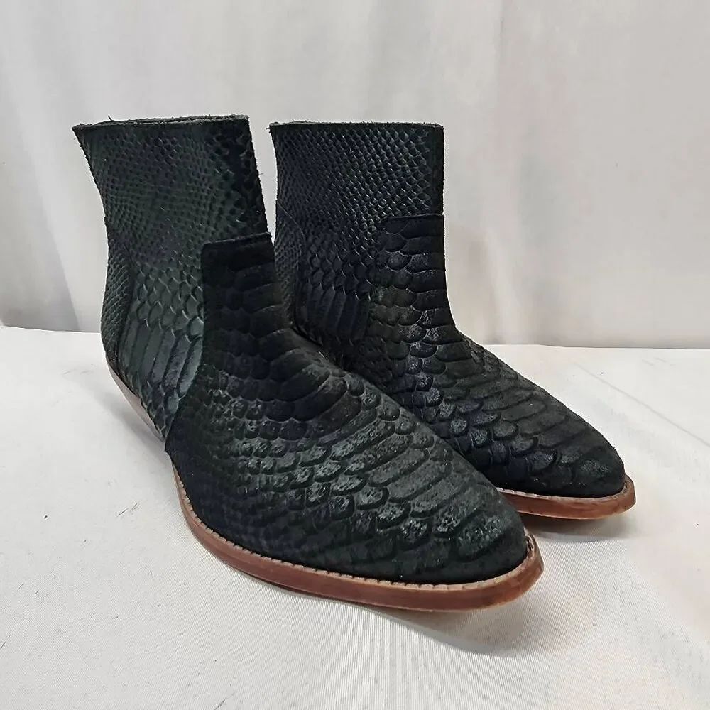 Diba Zora Leather Ankle Back Zippered Snake Embossed Heeled Boot Women's Size 8